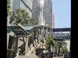 Ada 'Air Terjun' Keluar dari Gedung Tinggi sebagai Imbas Gempa M 7,7 di Myanmar